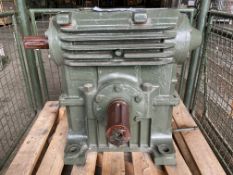 Unissued Renold 34006/10 P13M D13 Ratio 41/2 Gearbox Assembly, from MOD