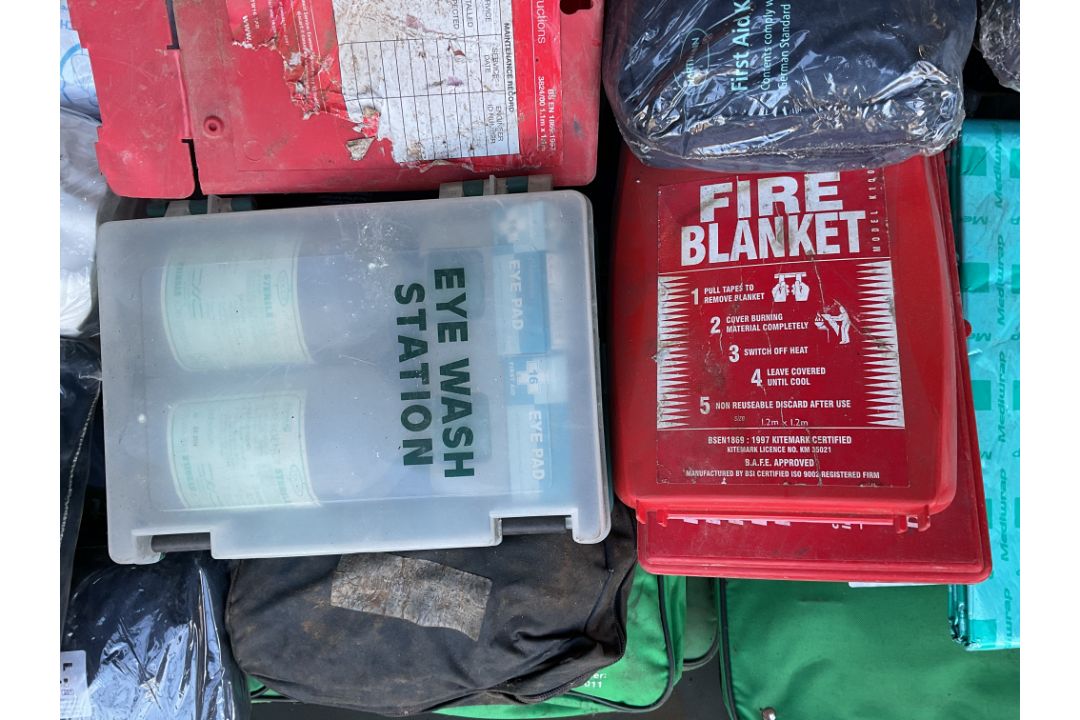 100x Vehicle First Aid Kits etc, from MOD - Image 2 of 6