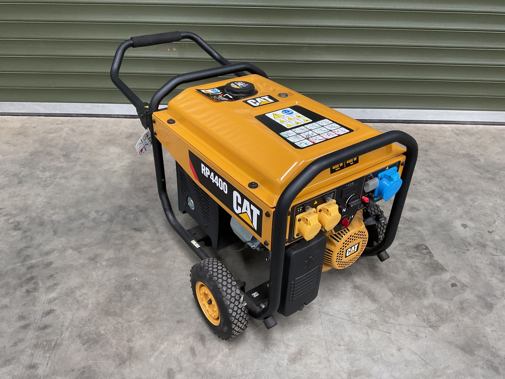 New UNISSUED Caterpillar RP4400 Industrial Generator 4400 Watts 5.5 KVA 230/110 V from Govt Dept. - Image 2 of 9