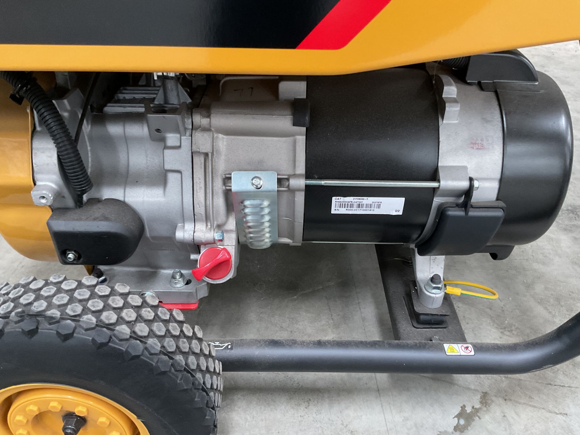 New UNISSUED Caterpillar RP4400 Industrial Generator 4400 Watts 5.5 KVA 230/110 V from Govt Dept. - Image 5 of 9