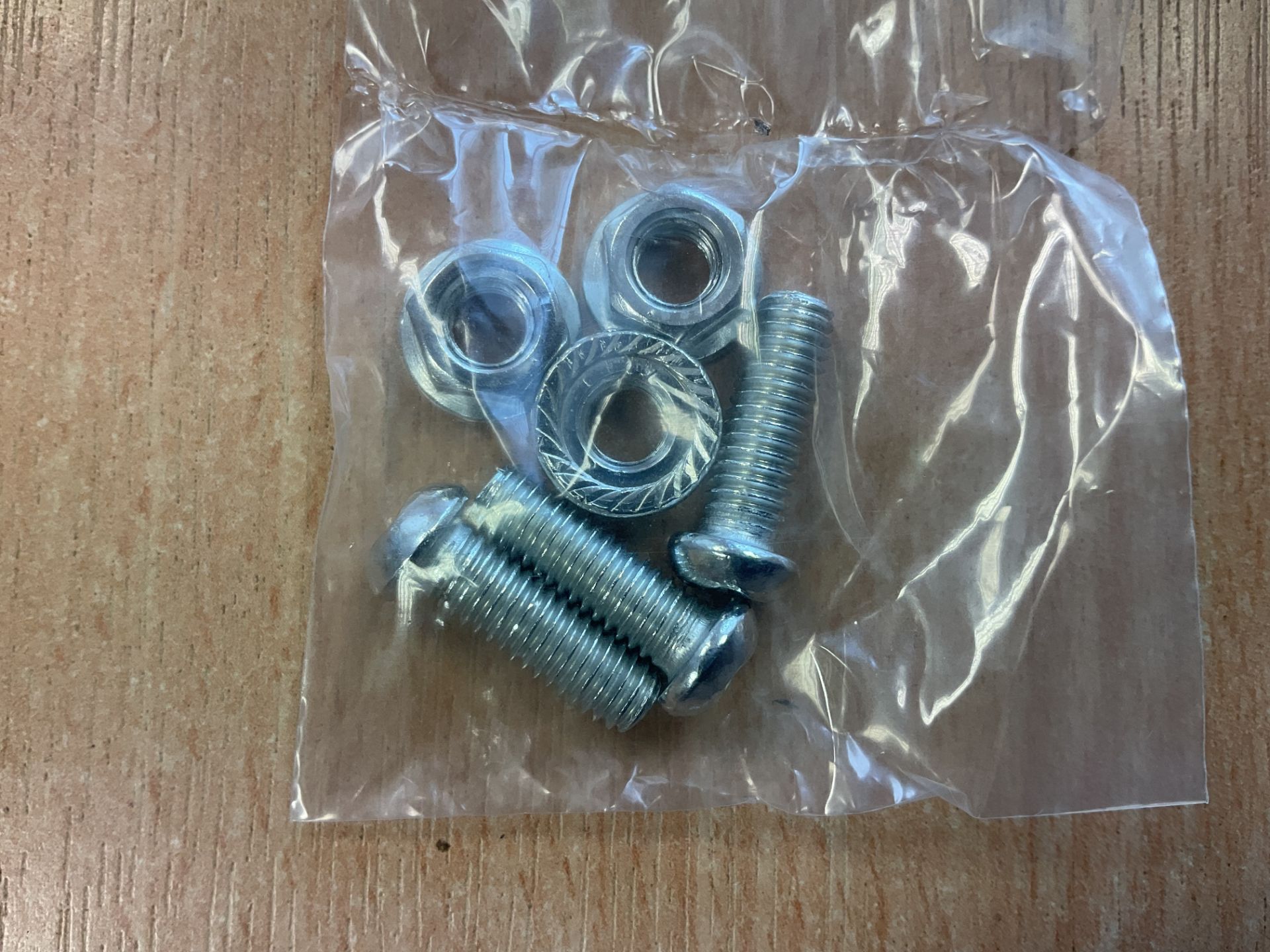 10x New Unissued Red Reflectors for Vehicles etc, c/w Screws - Image 3 of 3