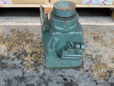 1x Lake & Elliot 20T Hydraulic Jack, from MOD