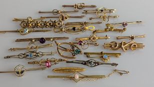 A broad selection of twenty-three Art Nouveau/Edwardian brooches, gem-set on rose and yellow gold