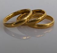 Three 22ct yellow gold wedding bands, each 3mm, sizes L, M, M, 8.9g