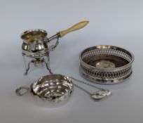 A George V silver brandy warmer with bone handle and integrated burner, diameter 6.5 cm
