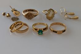 Two 22ct yellow gold wedding bands, 4, 3mm, 3.2g; An Amoro emerald-cut emerald, 4 x 6mm, on an 18ct