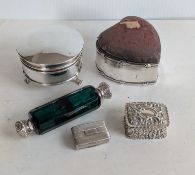 A Georgian silver vinaigrette with gilt interior, initialled, 33 x 22 x 18mm, hallmarked 