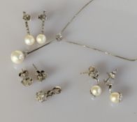 An Italian pearl pendant necklace, 40 cm and matching earrings in an 18ct white gold setting