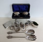An Art Deco silver cigarette case, 8.5 x 6.5 cm, hallmarked for K&R Ltd,  pair of silver salad serve
