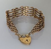 A gate-link gold bracelet with heart-shape clasp, hallmarked 9ct, 16 cm, 11.4g