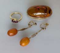 An oval gold-framed amber brooch with rope-twist decoration, 45 x 28 cm; a pair of gold drop