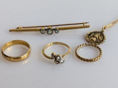 A 22ct yellow gold wedding band, 5mm, 4.85g; a three-stone diamond ring on an 18ct gold and platinum
