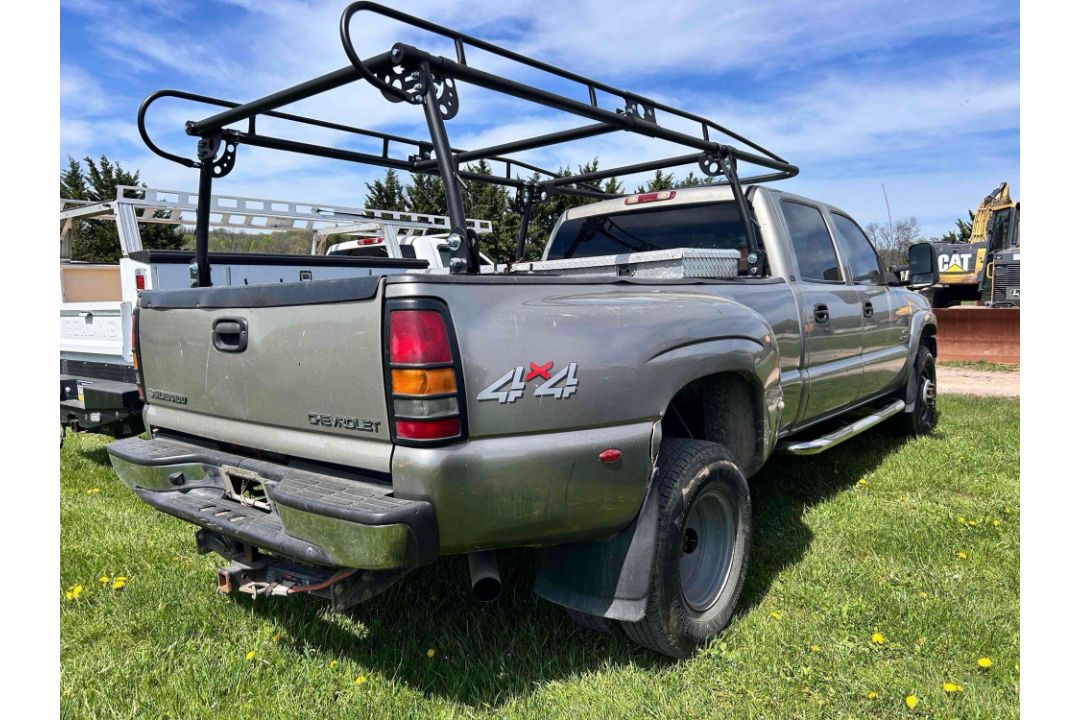 2002 Chevy 3500 Pickup - Image 4 of 18