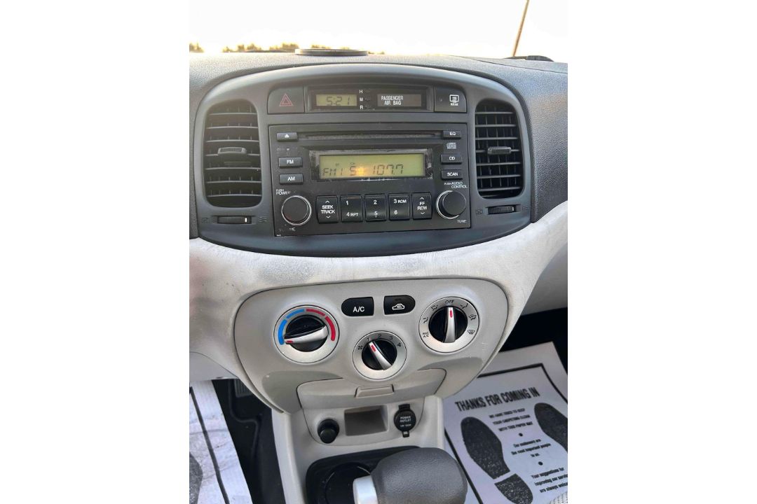 2008 Hyundai Accent - Image 15 of 18
