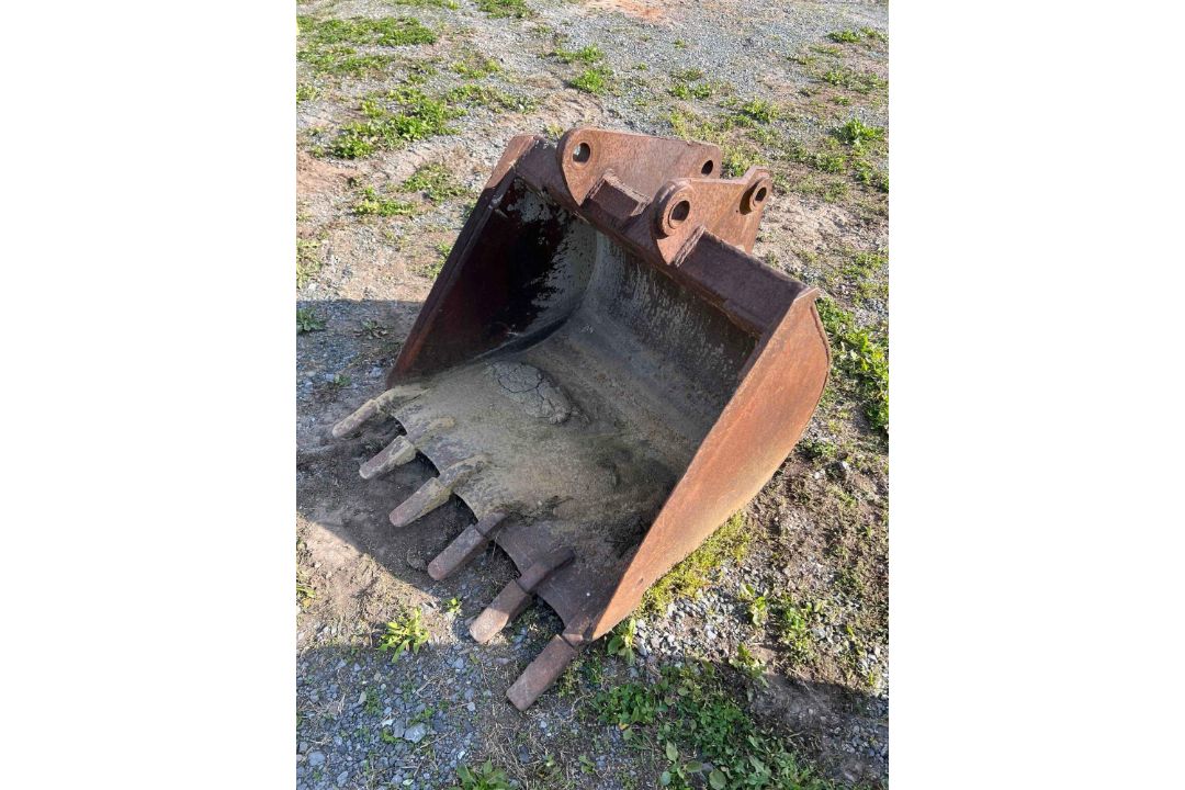 32" Excavator Bucket - Image 1 of 2