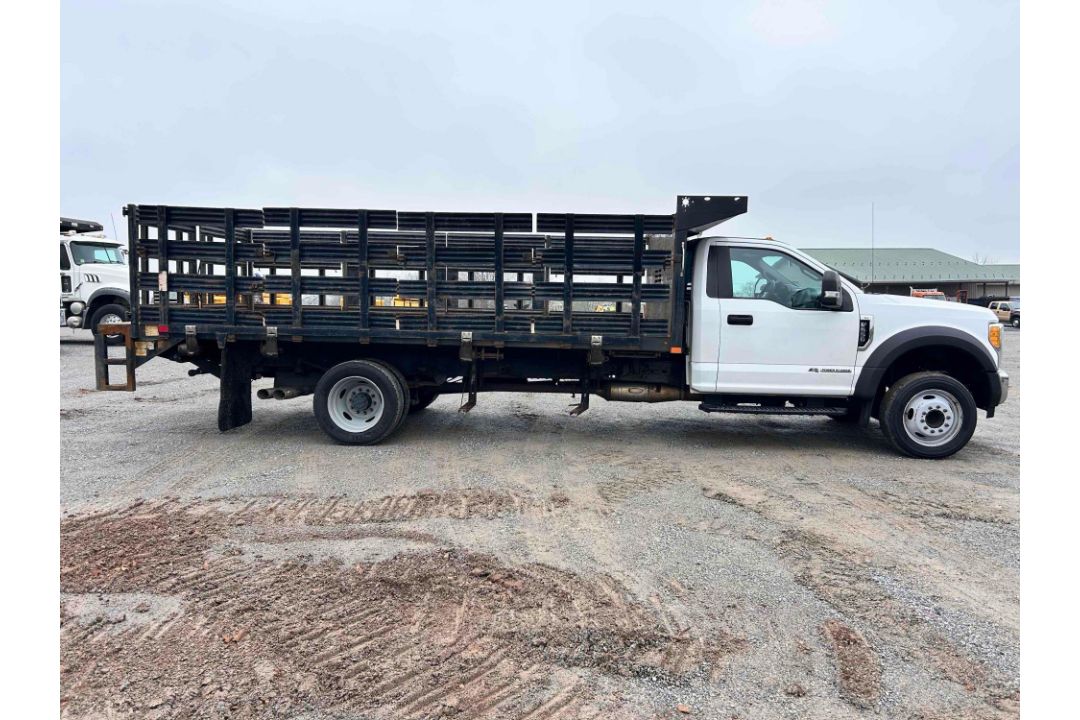 2017 Ford F550XL Stake Body - Image 4 of 21