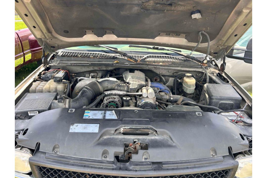 2002 Chevy 3500 Pickup - Image 10 of 18