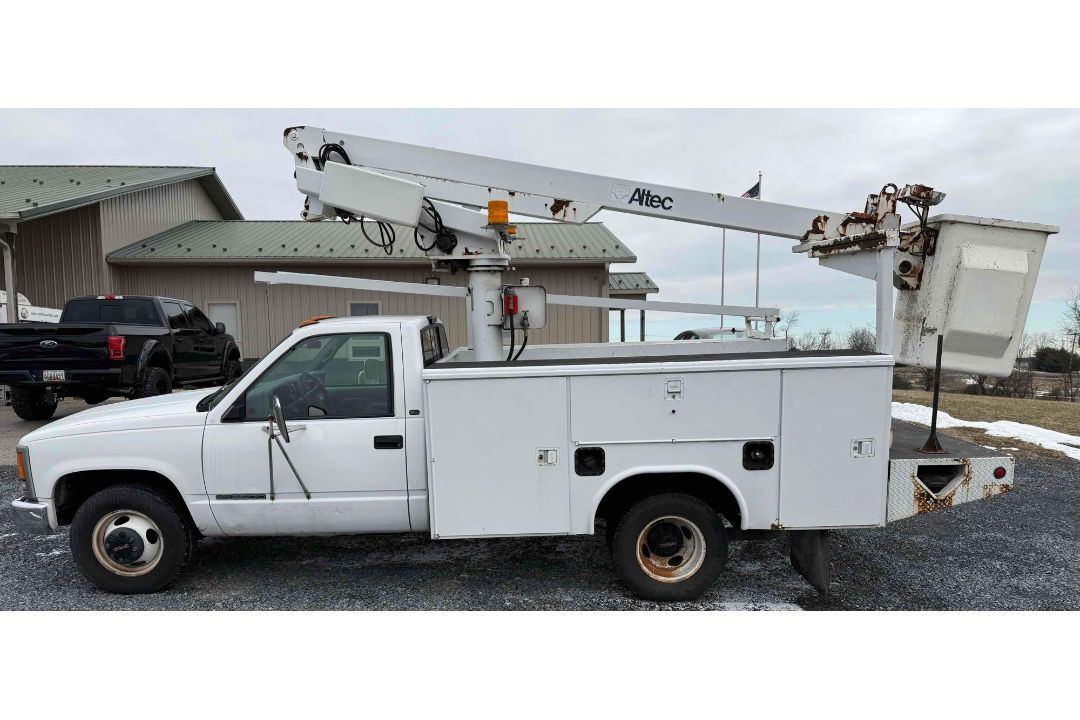 2000 GMC 3500 Bucket Truck - Image 2 of 26