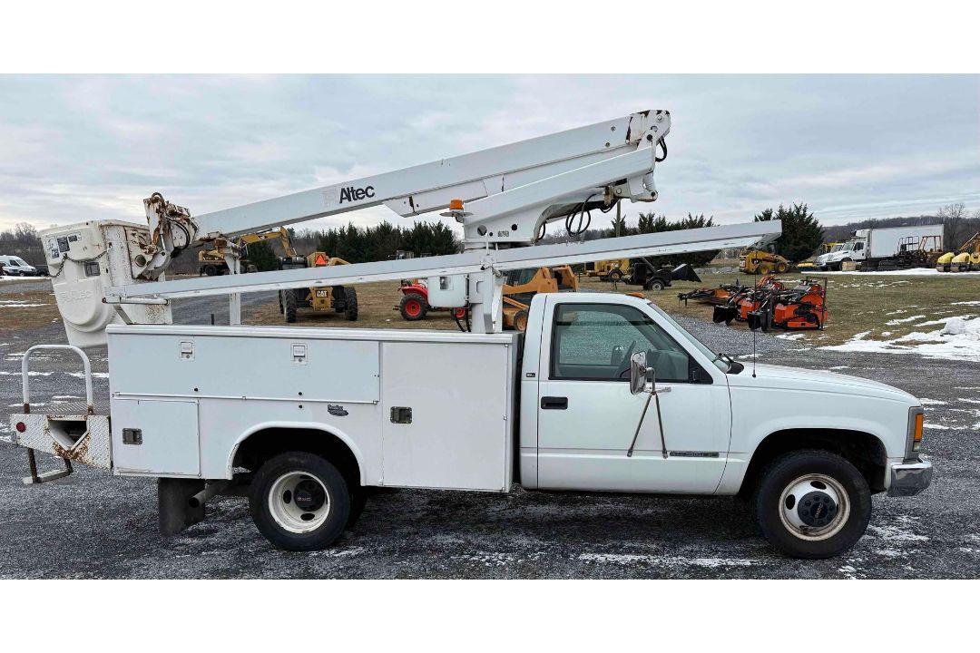 2000 GMC 3500 Bucket Truck - Image 5 of 26