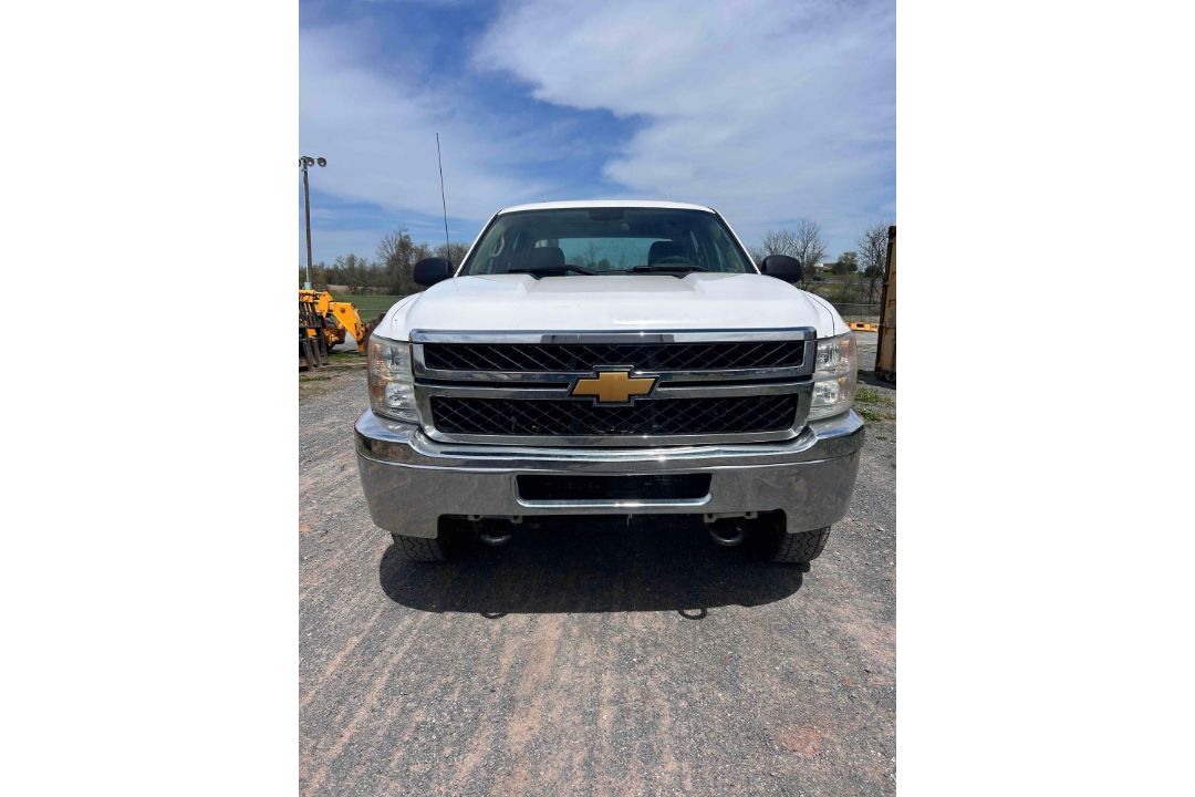 2014 Chevy 2500 HD Service Body - Image 2 of 19