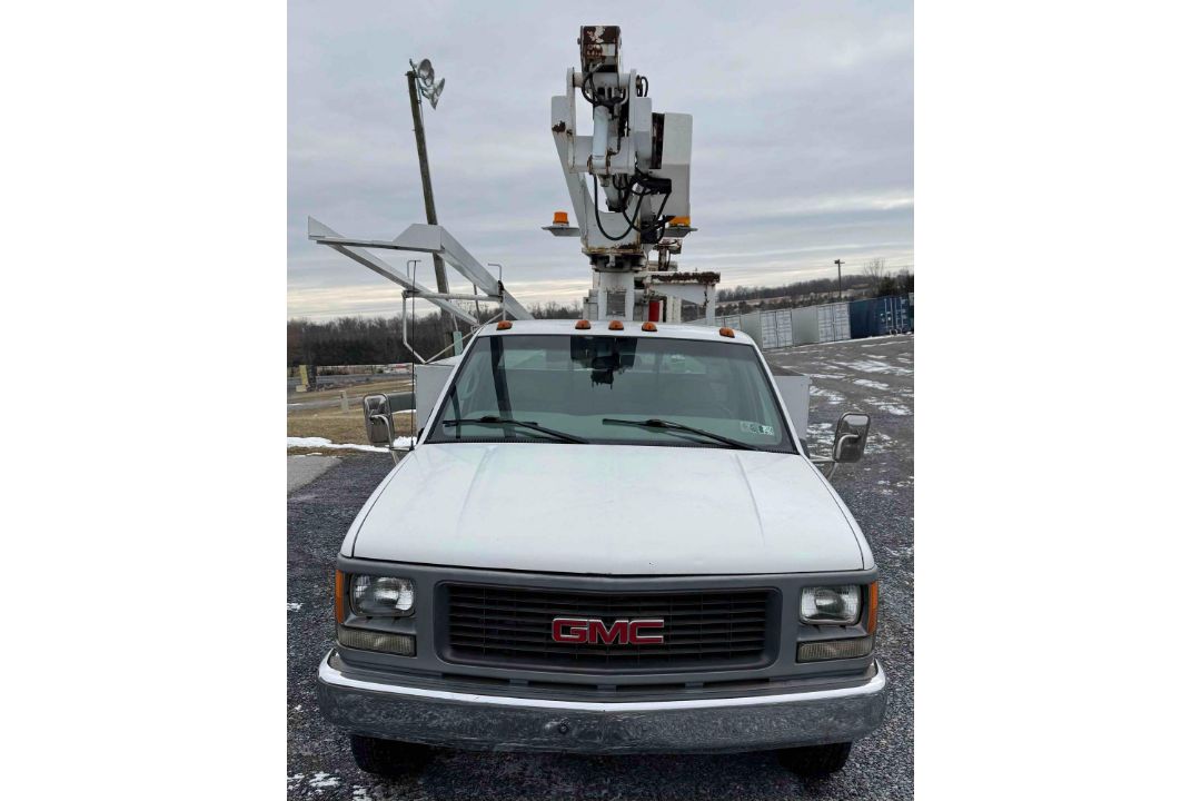 2000 GMC 3500 Bucket Truck - Image 3 of 26