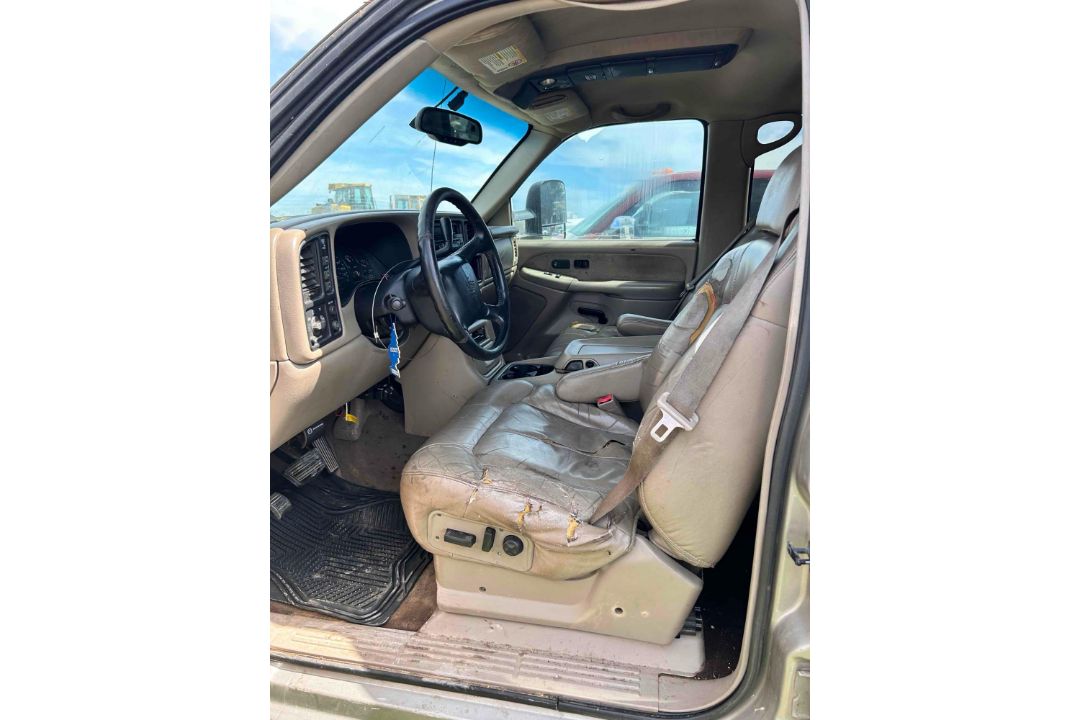 2002 Chevy 3500 Pickup - Image 13 of 18