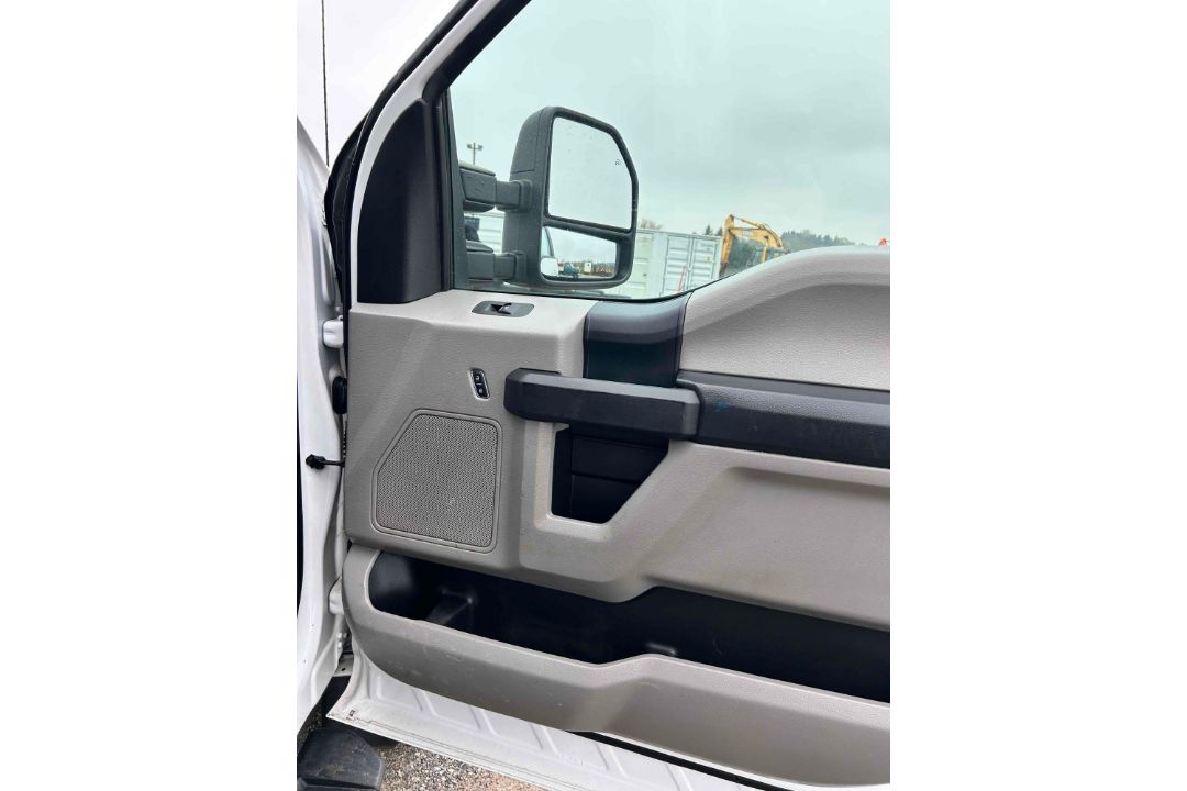 2017 Ford F550XL Stake Body - Image 17 of 21