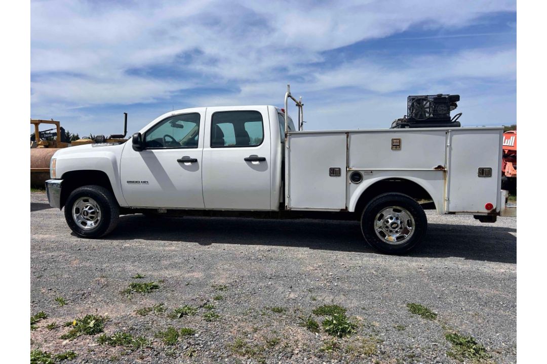 2014 Chevy 2500 HD Service Body - Image 8 of 19