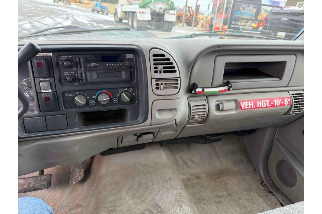 2000 GMC 3500 Bucket Truck - Image 11 of 26