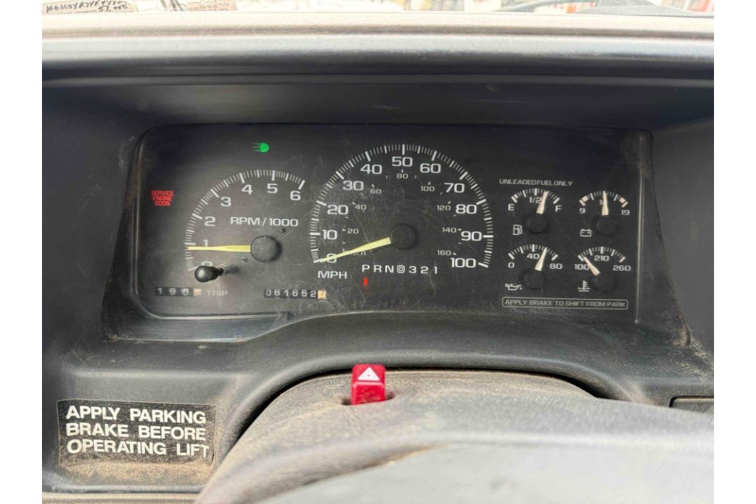 2000 GMC 3500 Bucket Truck - Image 17 of 26