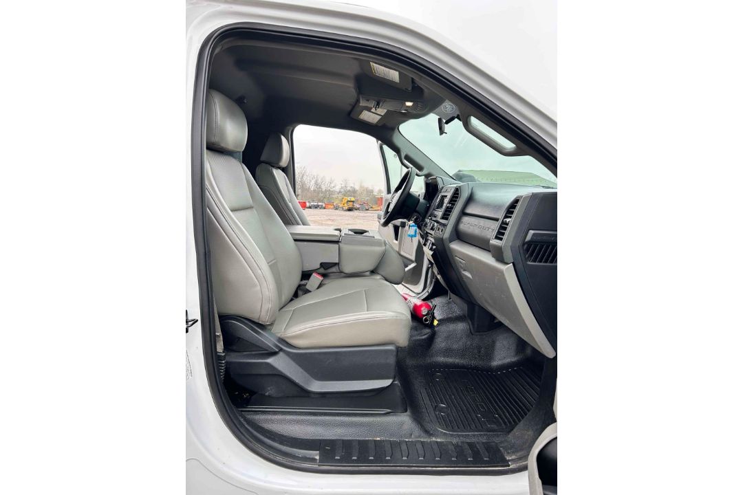2017 Ford F550XL Stake Body - Image 16 of 21