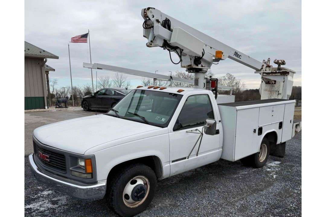 2000 GMC 3500 Bucket Truck - Image 1 of 26