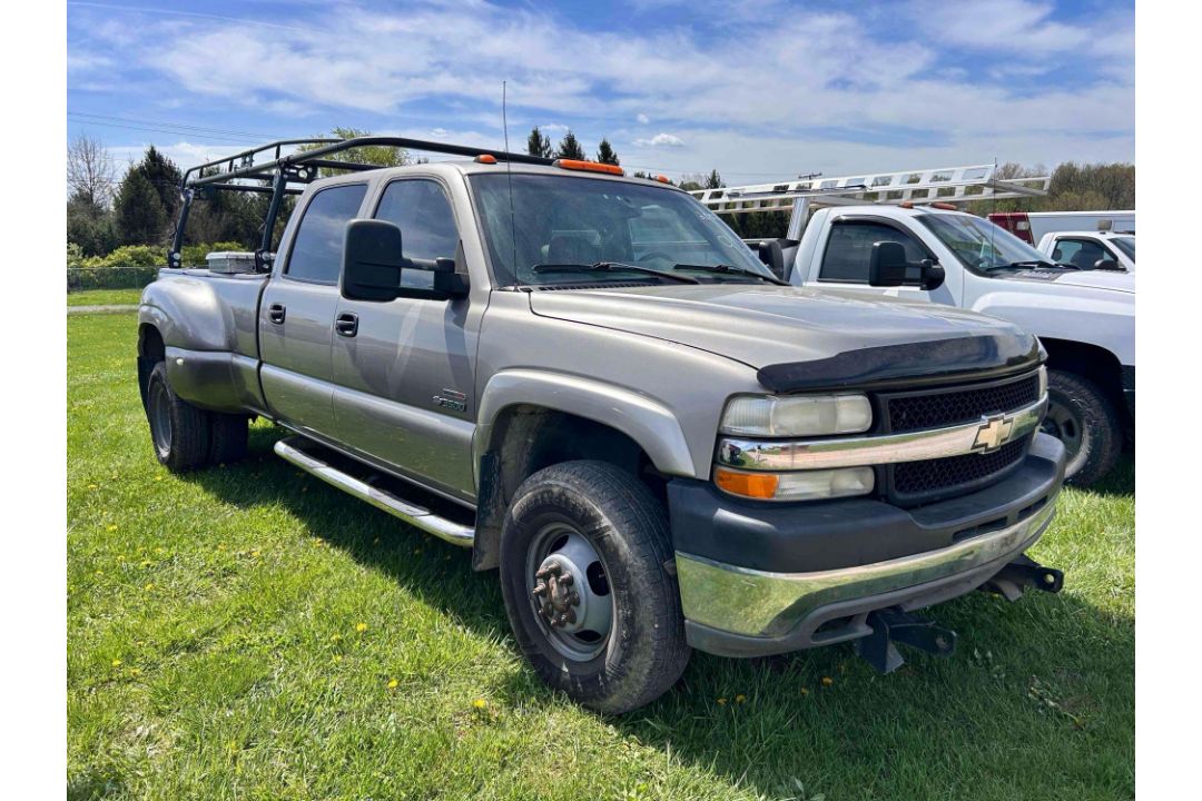 2002 Chevy 3500 Pickup - Image 3 of 18