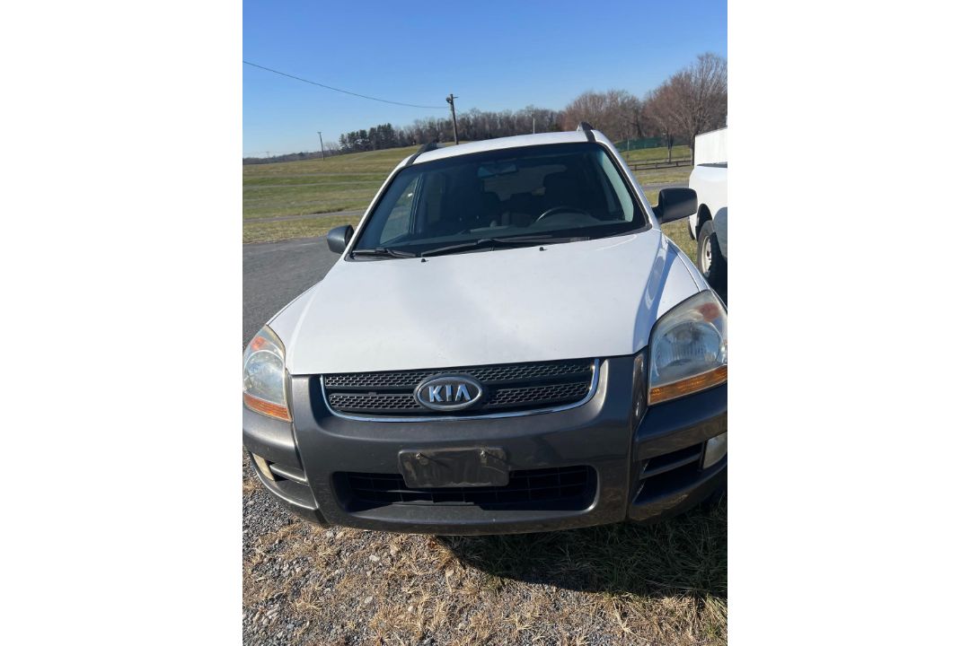 2007 kia 4 door Sedan - Image 1 of 7