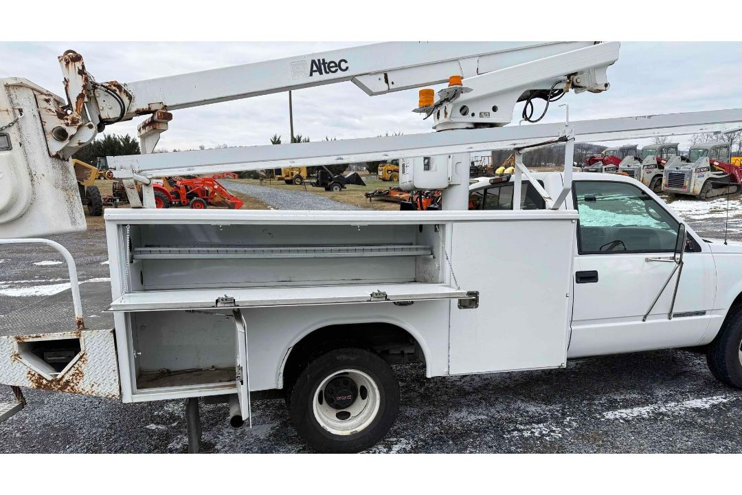 2000 GMC 3500 Bucket Truck - Image 9 of 26