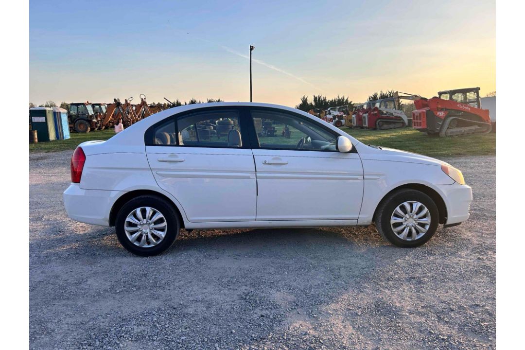 2008 Hyundai Accent - Image 4 of 18