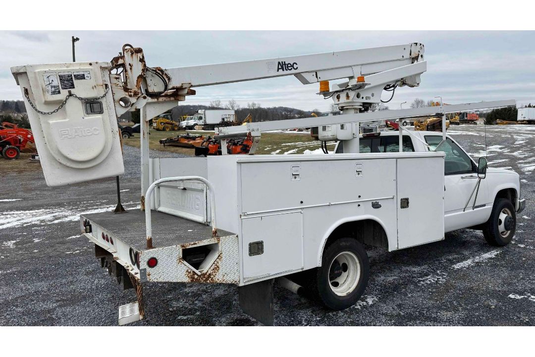 2000 GMC 3500 Bucket Truck - Image 6 of 26