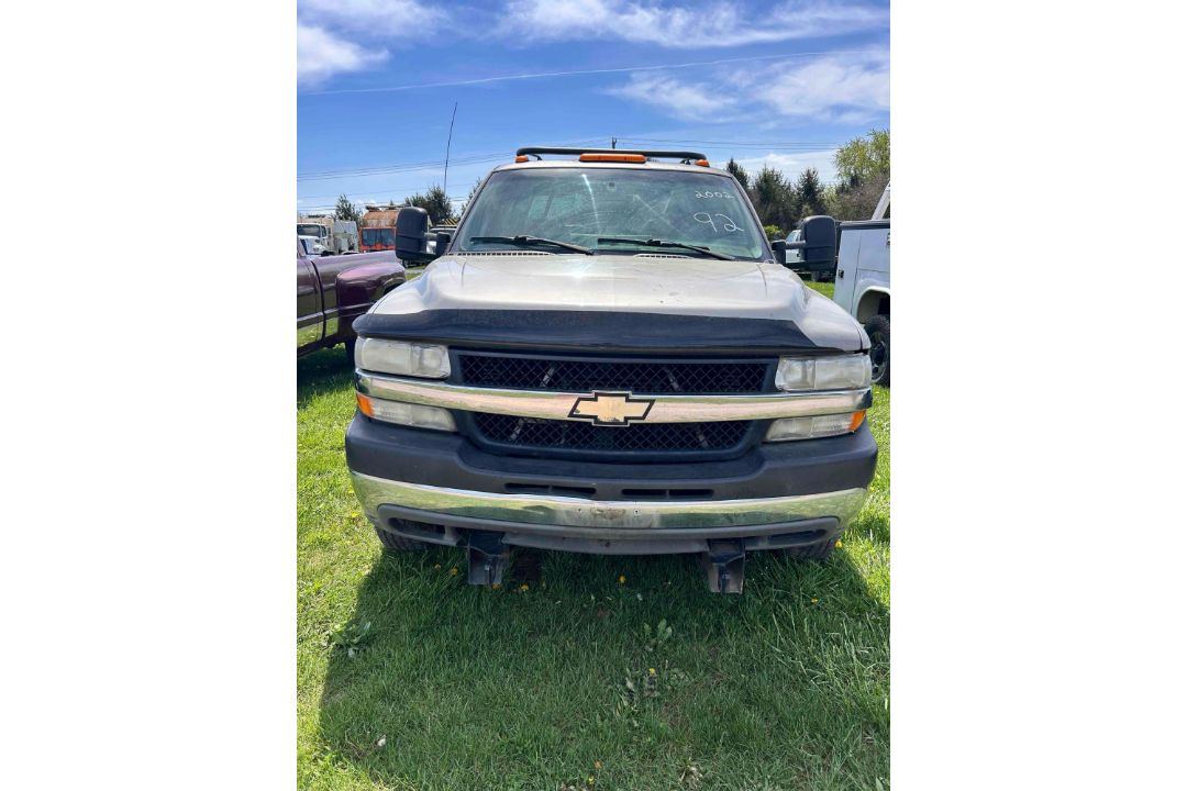 2002 Chevy 3500 Pickup - Image 2 of 18