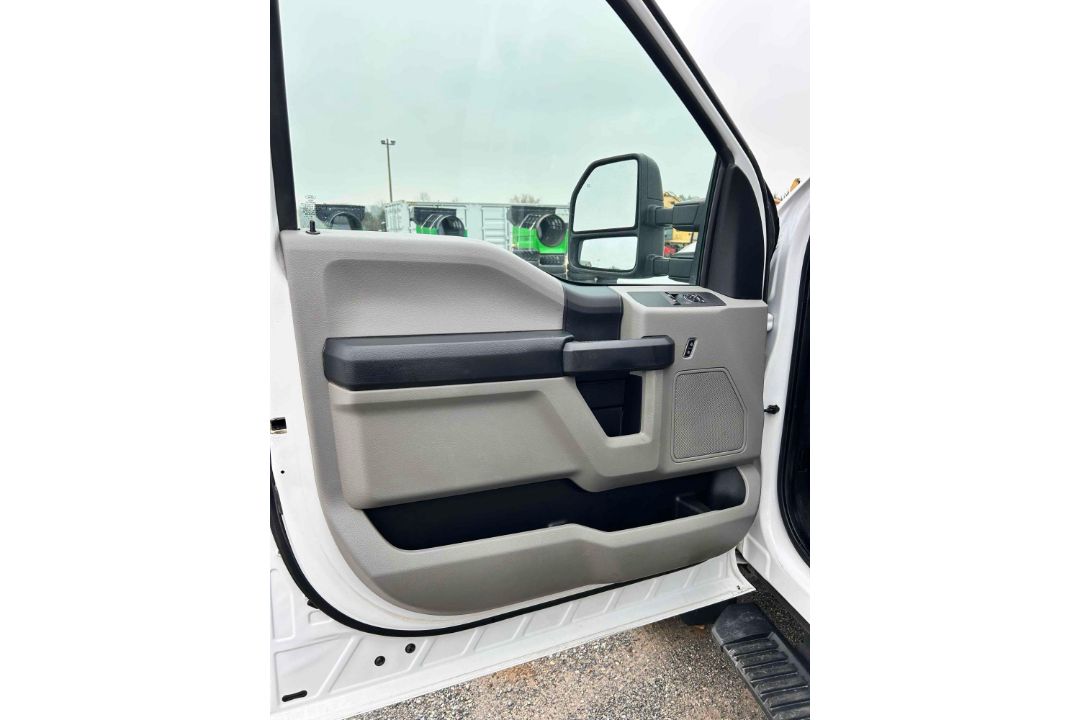 2017 Ford F550XL Stake Body - Image 14 of 21