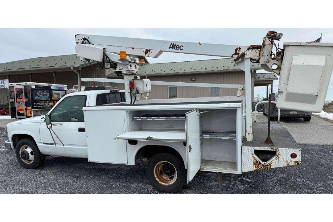 2000 GMC 3500 Bucket Truck - Image 10 of 26