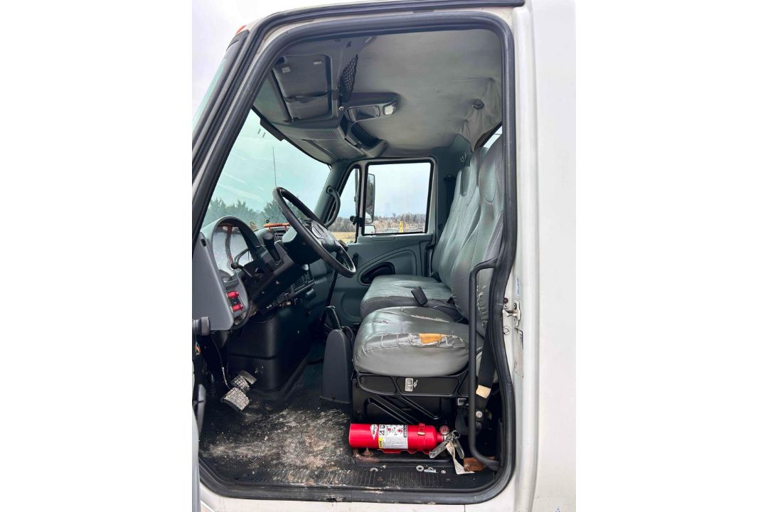 2005 International 4300 Service Truck - Image 26 of 33
