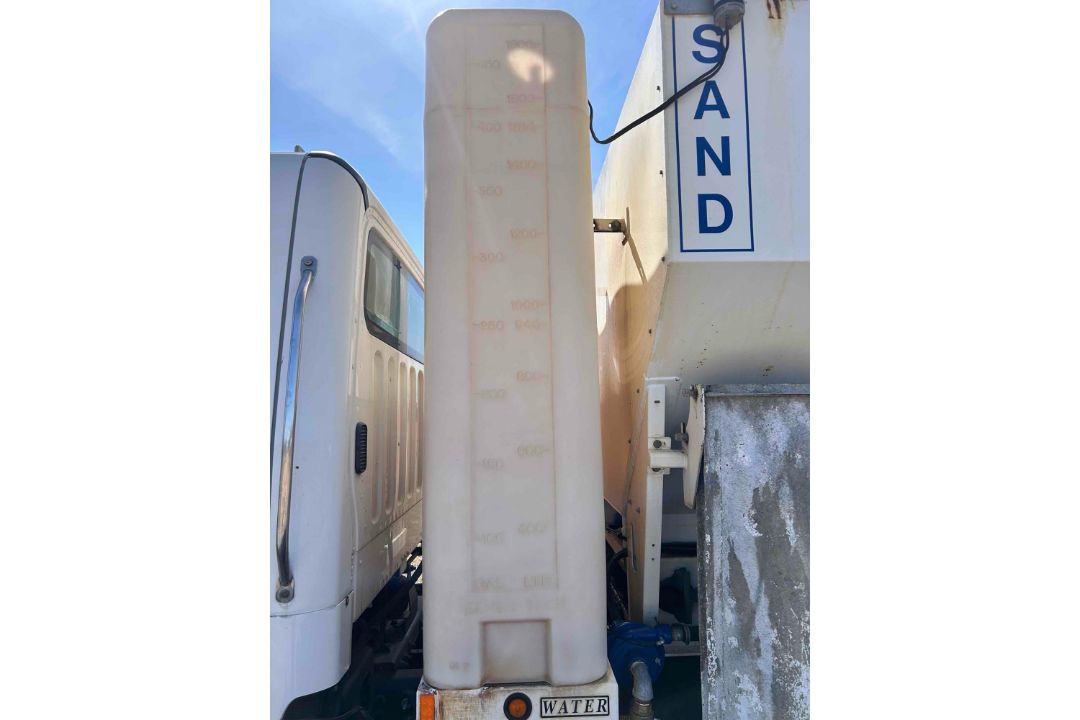 2018 FreightLiner 108SD All in one Cement Truck - Image 9 of 50