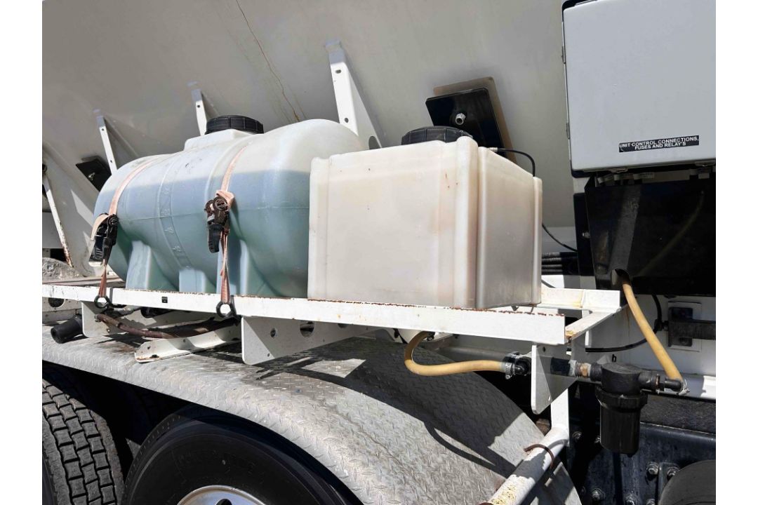 2018 FreightLiner 108SD All in one Cement Truck - Image 28 of 50