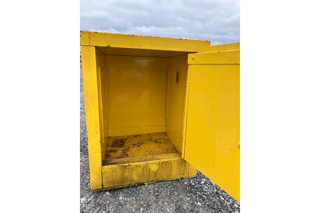 JUSTRITE Flammable Liquid Storage Cabinet - Image 5 of 5