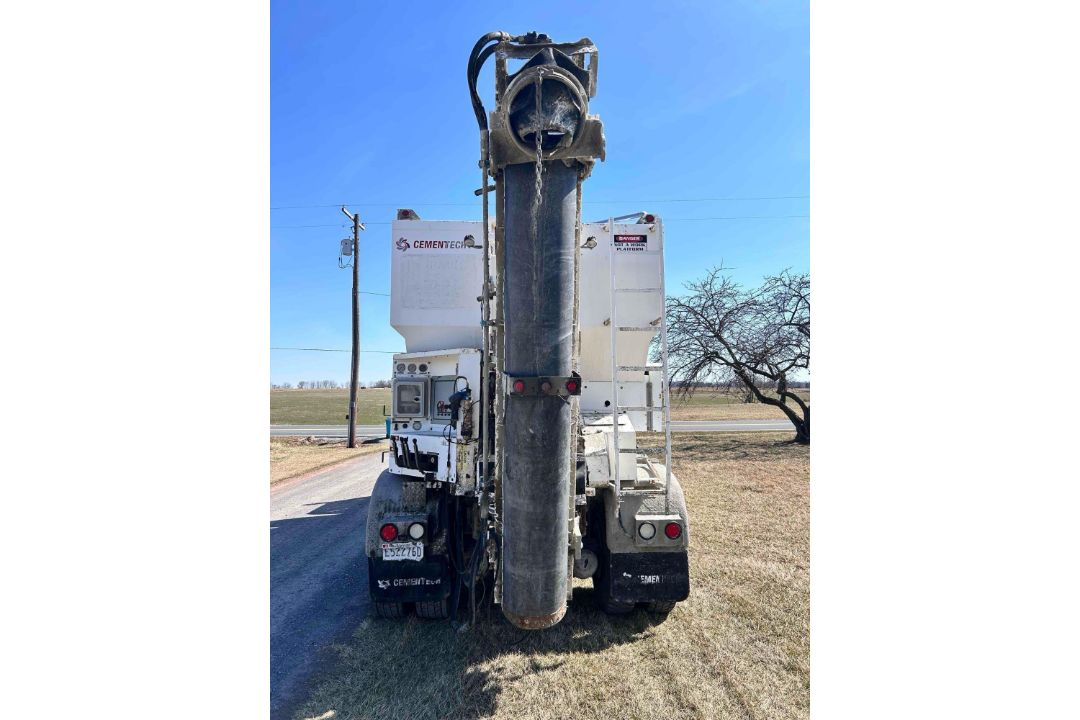 2018 FreightLiner 108SD All in one Cement Truck - Image 4 of 50