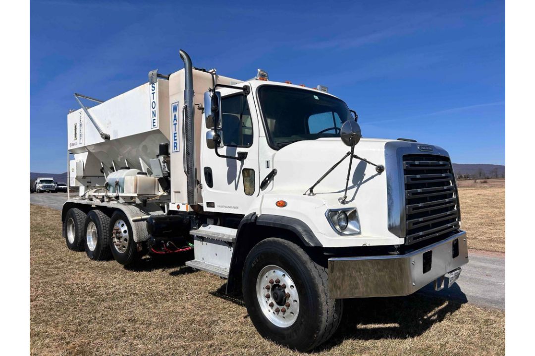 2018 FreightLiner 108SD All in one Cement Truck - Image 7 of 50