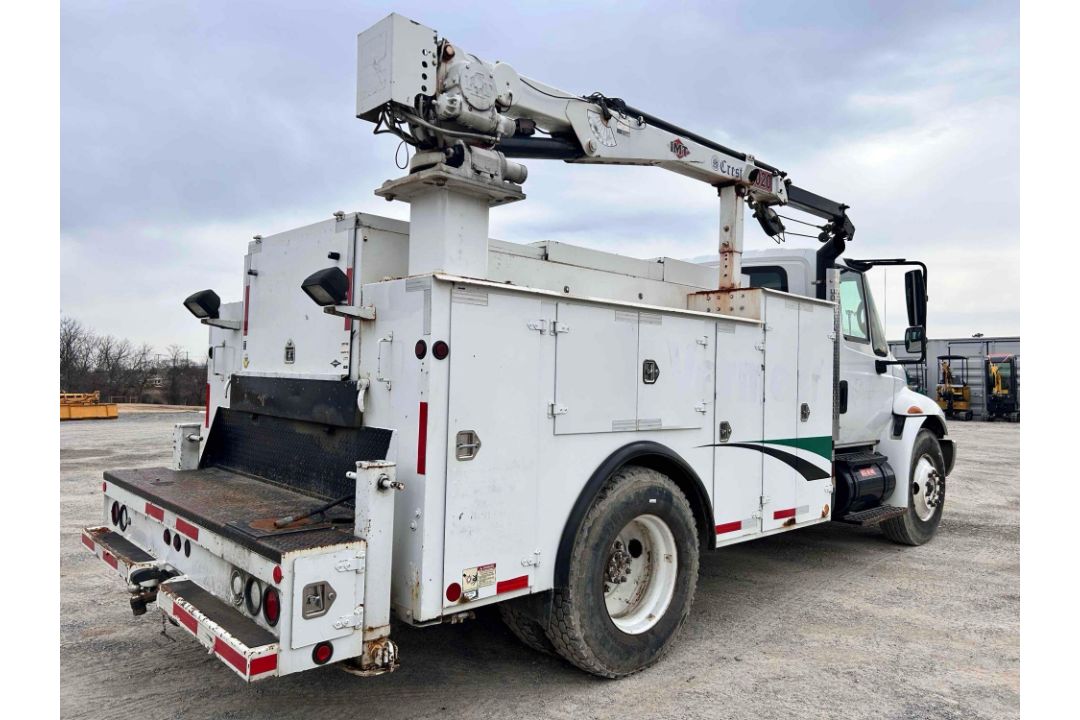2005 International 4300 Service Truck - Image 5 of 33