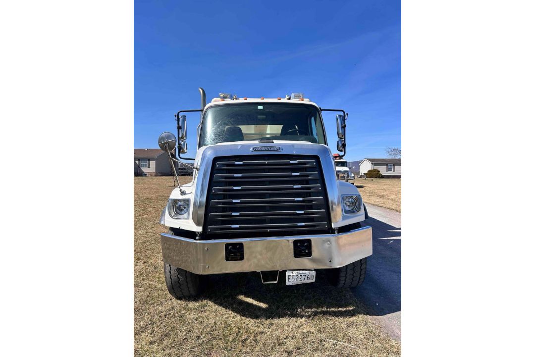 2018 FreightLiner 108SD All in one Cement Truck - Image 8 of 50