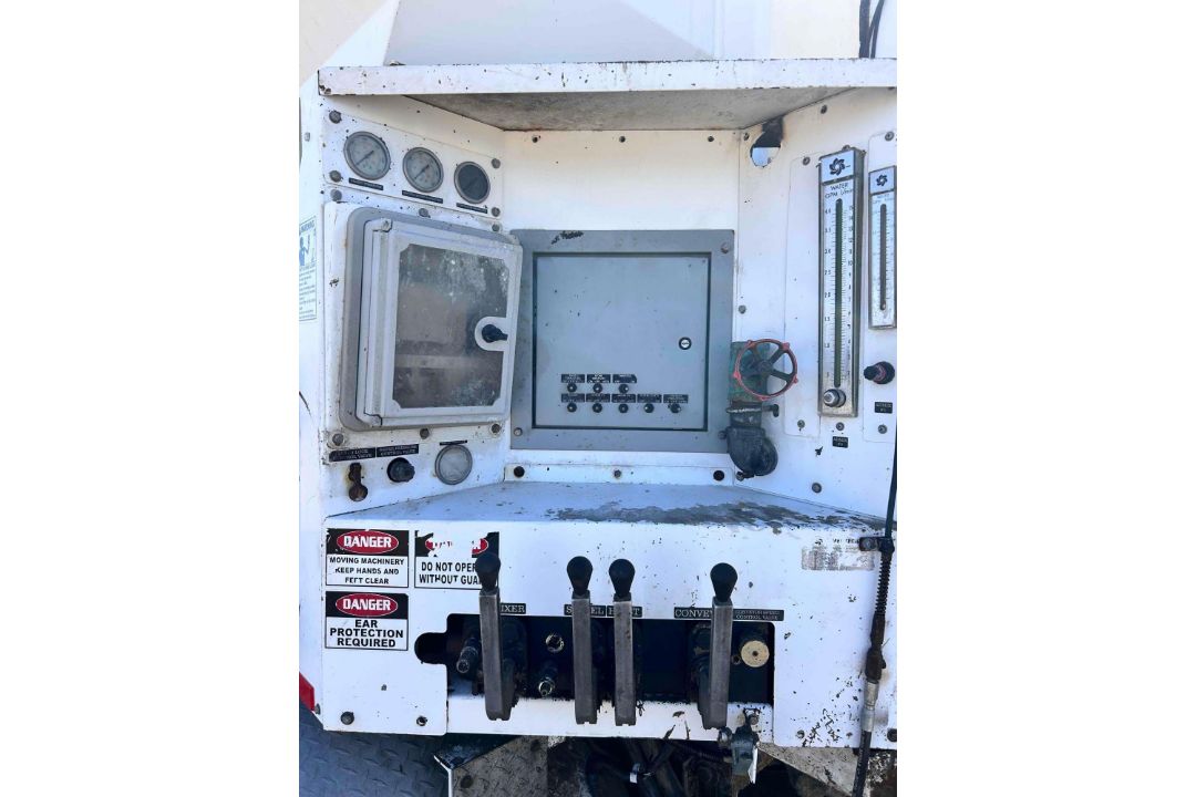 2018 FreightLiner 108SD All in one Cement Truck - Image 12 of 50