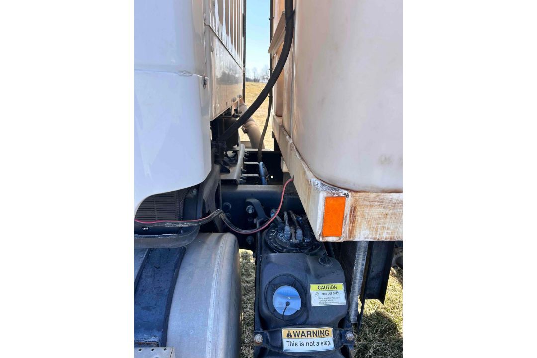 2018 FreightLiner 108SD All in one Cement Truck - Image 33 of 50
